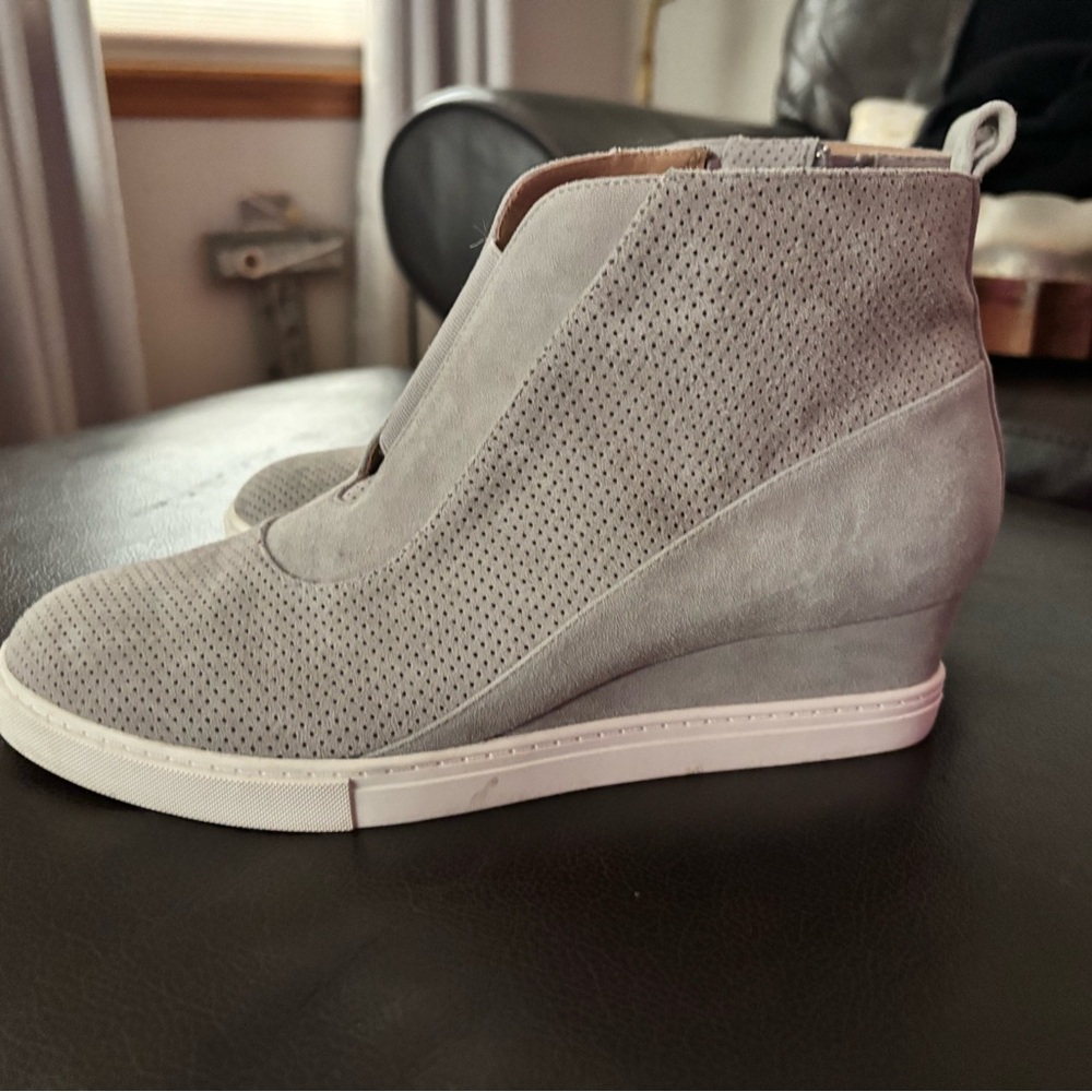 Paolo Light Gray Perforated Wedge Shoes